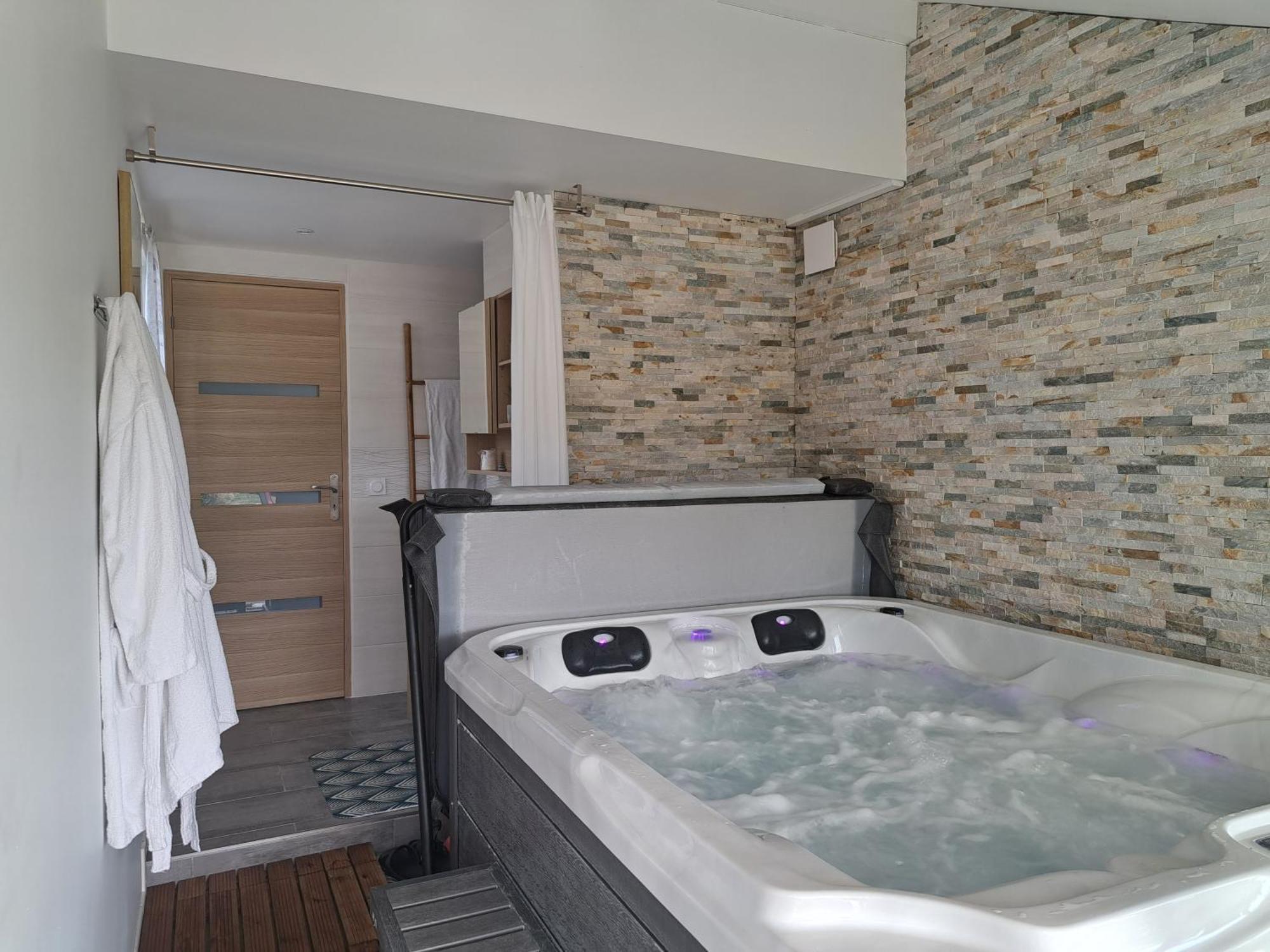 Adorelys Sejour Bien Etre - Spa Et Massage Saint-Cassien  ภายนอก รูปภาพ